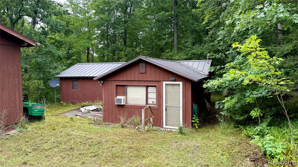10480 N Athey Avenue, Harrison, MI 48625 — Photo 4