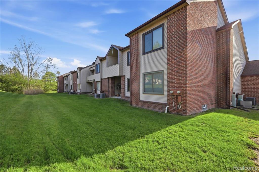 6680 Ridgefield Circle, 101, West Bloomfield, MI — Photo 35