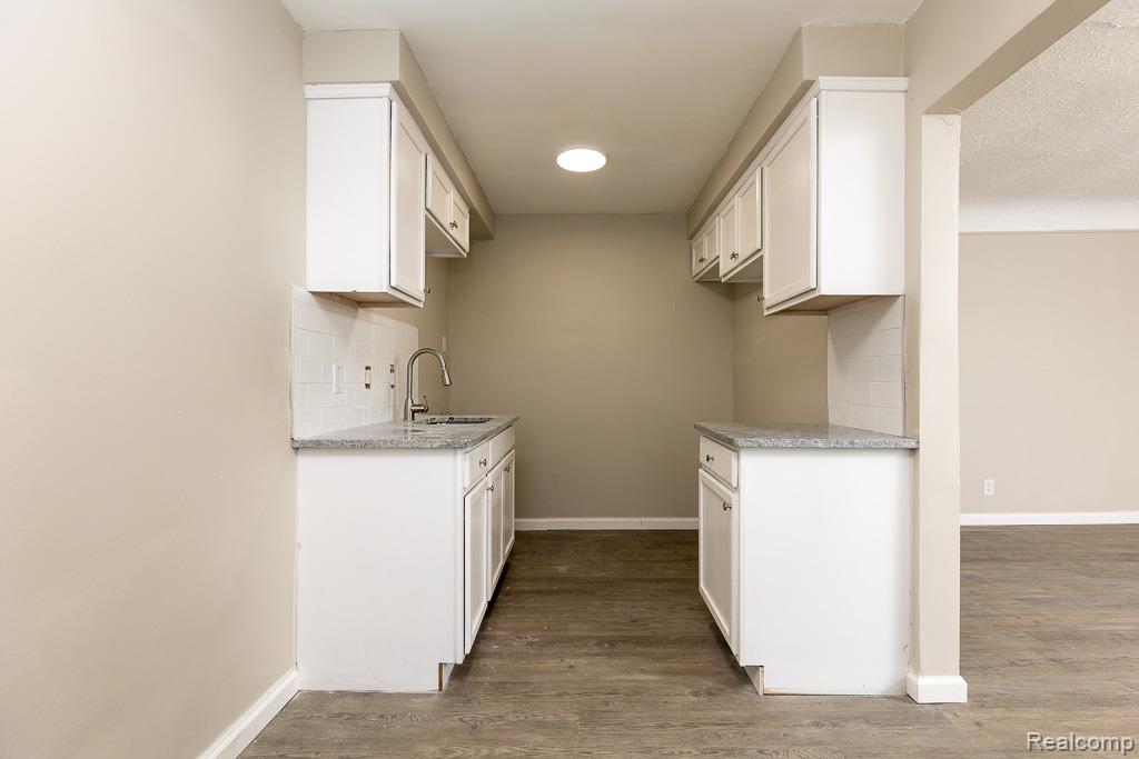 564 Marquette Drive, Detroit, MI 48214 — Photo 10