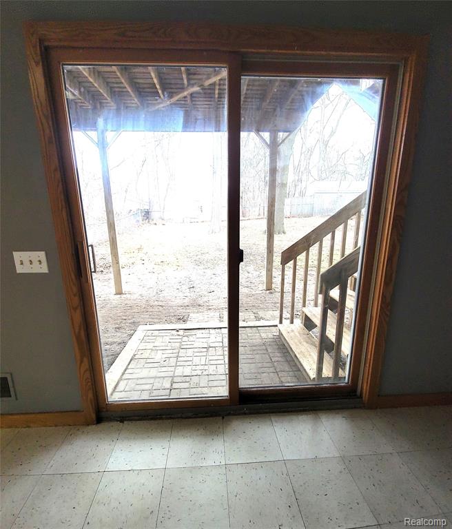 890 Tyrone Avenue, Waterford, MI 48328 — Photo 18