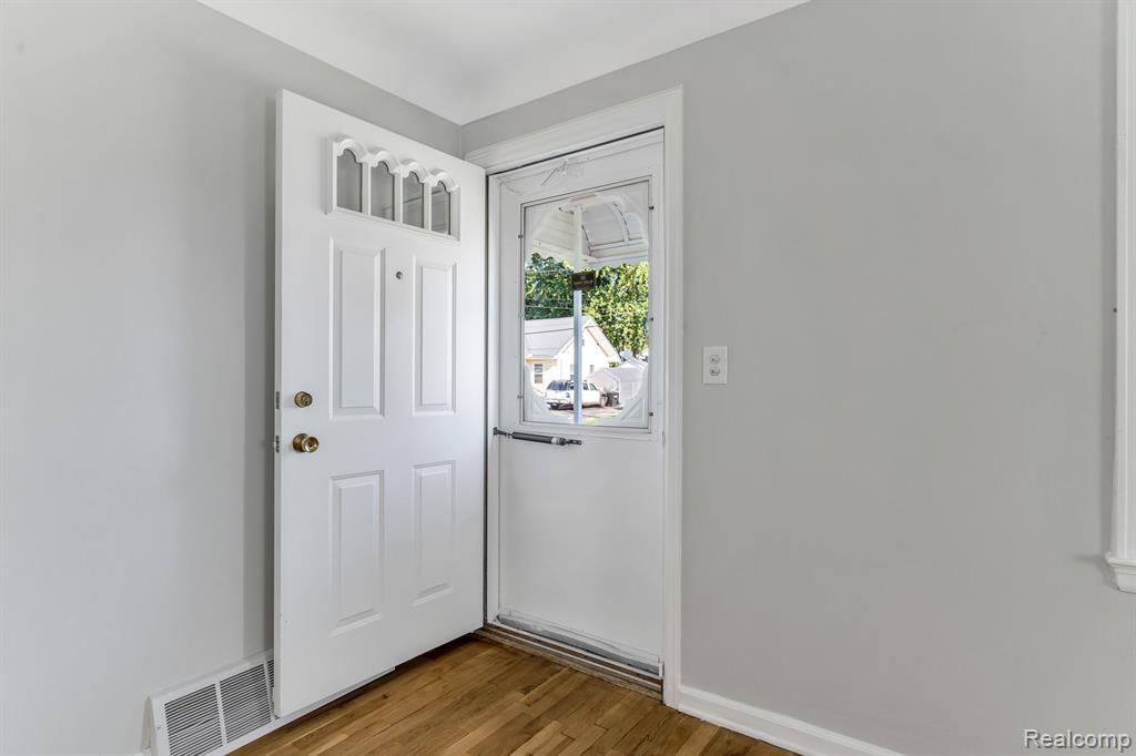 619 VERMILYA Avenue, Flint, MI 48507 — Photo 6