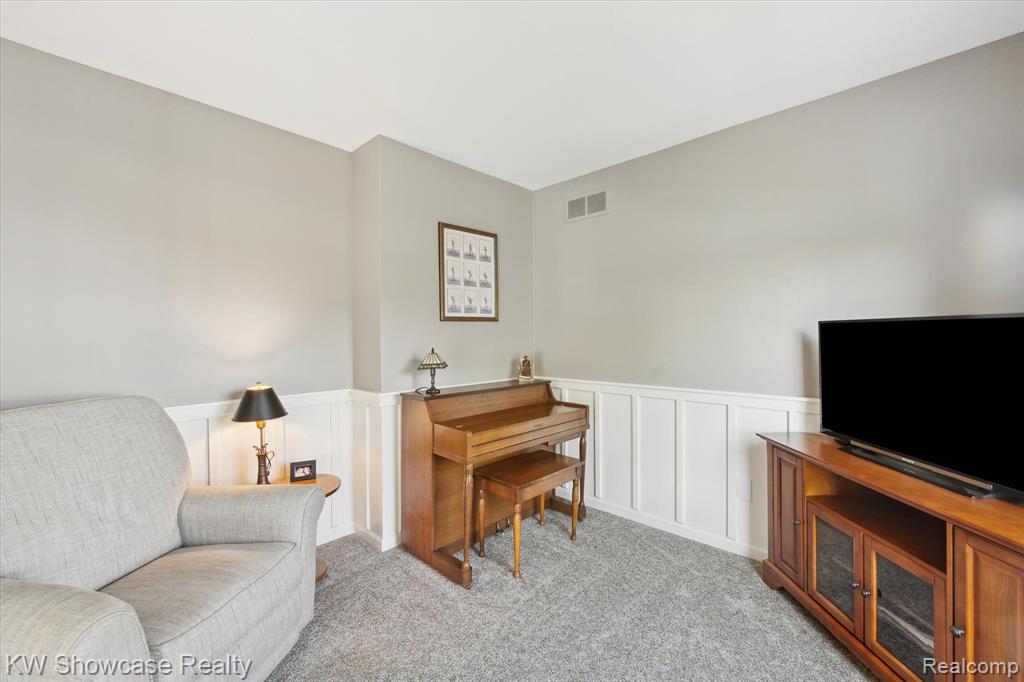870 Chatham Drive, Milford, MI 48381 — Photo 7