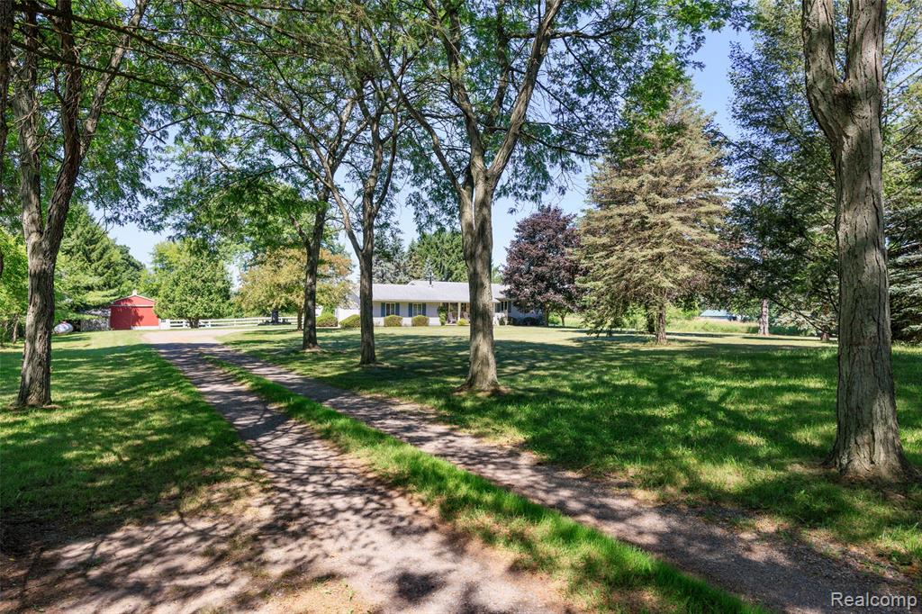 595 N Cedar Road, Fowlerville, MI 48836 — Photo 38