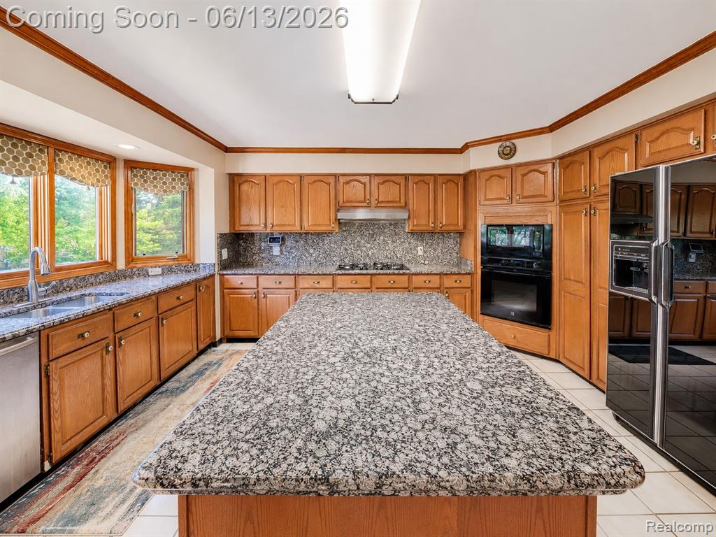 29342 Strathmore Drive, Farmington, MI 48331 — Photo 25