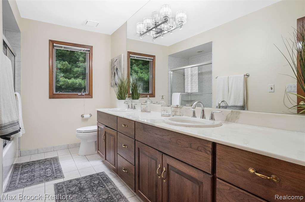 60 Kingsley Manor Drive, Bloomfield Hills, MI 48304 — Photo 47