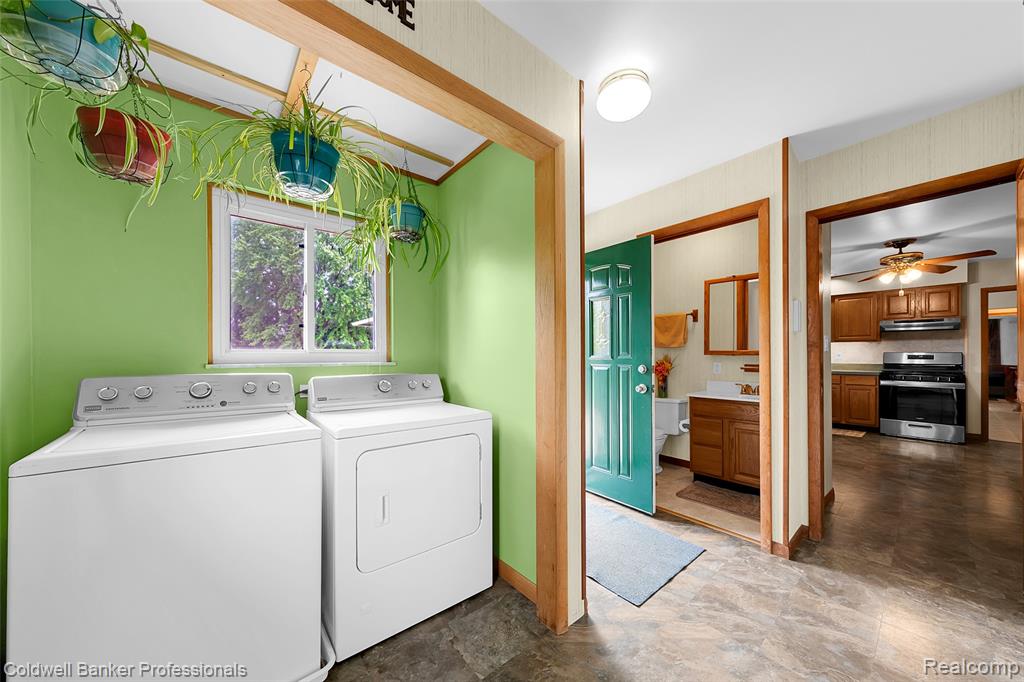 60 E Oakwood Road, Oxford, MI 48371 — Photo 17