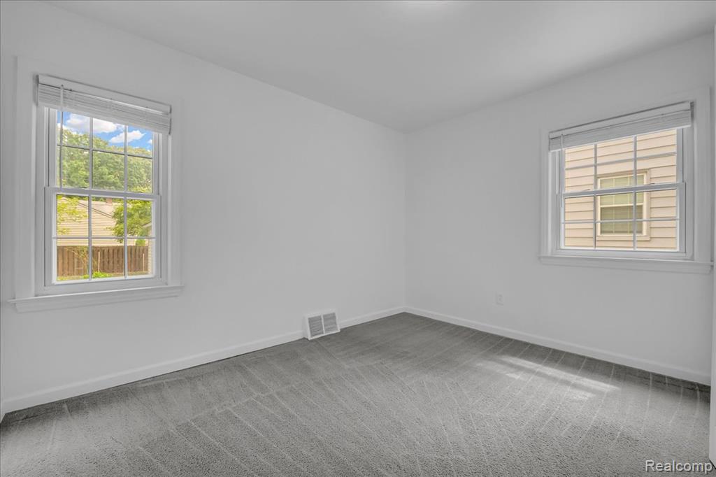828 N Gainsborough Avenue, Royal Oak, MI 48067 — Photo 15