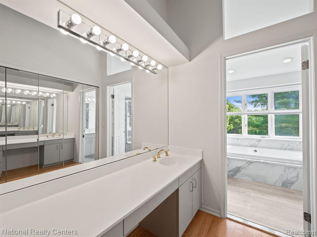 4888 WOODCLIFF HILL Road, West Bloomfield, MI 48323 — Photo 28