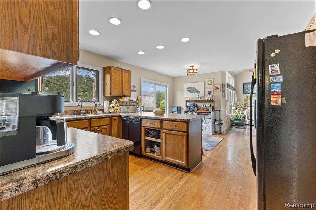 7694 Woodside Place, Waterford, MI 48327 — Photo 17