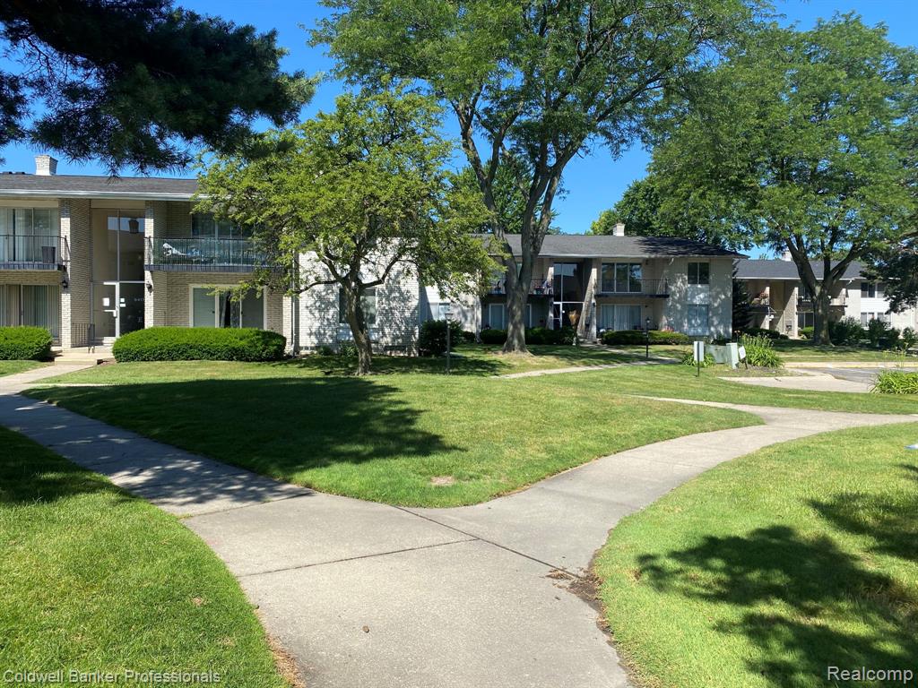 8401 KENNEDY Circle N, 7, Warren, MI 48093 — Photo 20