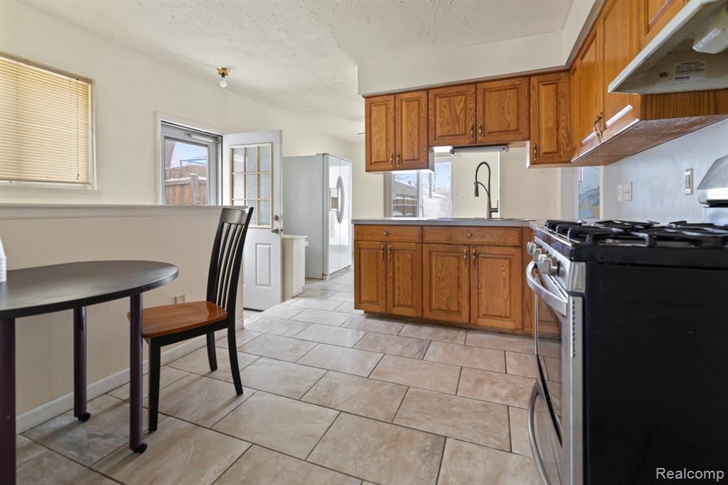6039 N Silvery Lane, Dearborn Heights, MI 48127 — Photo 7