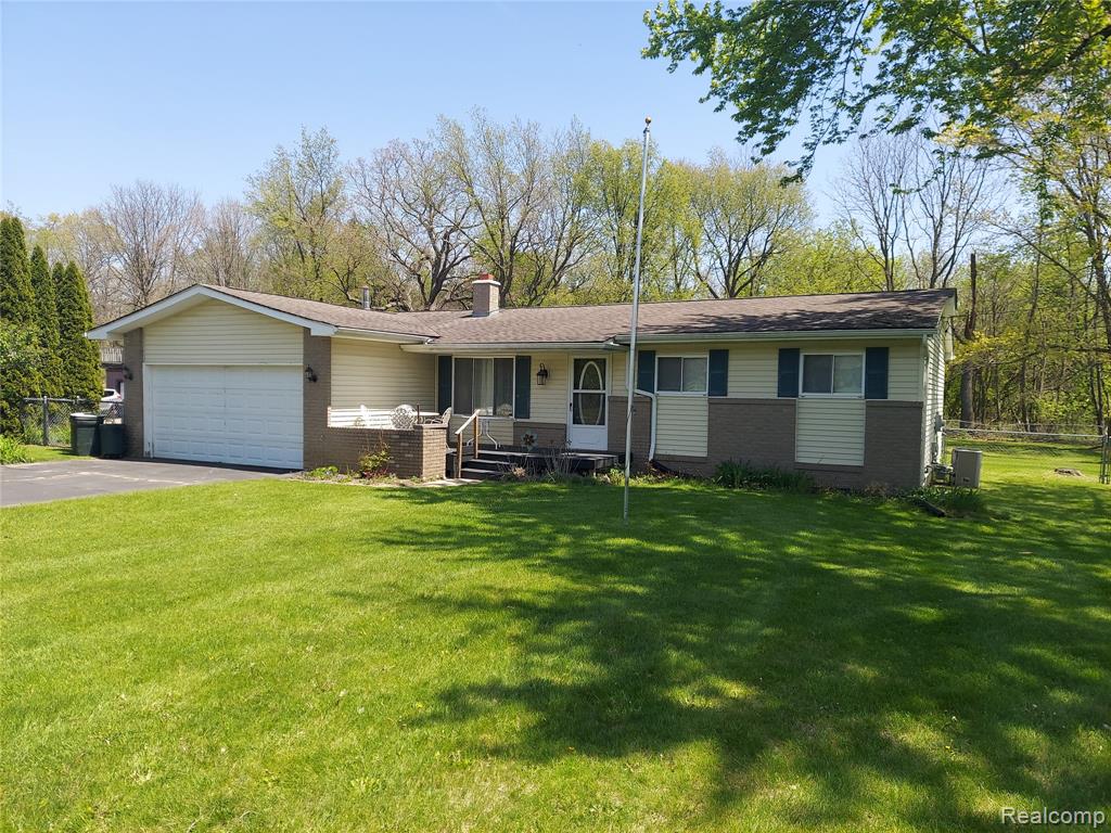 9680 Bloomhill Drive, Holly, MI 48442 — front exterior