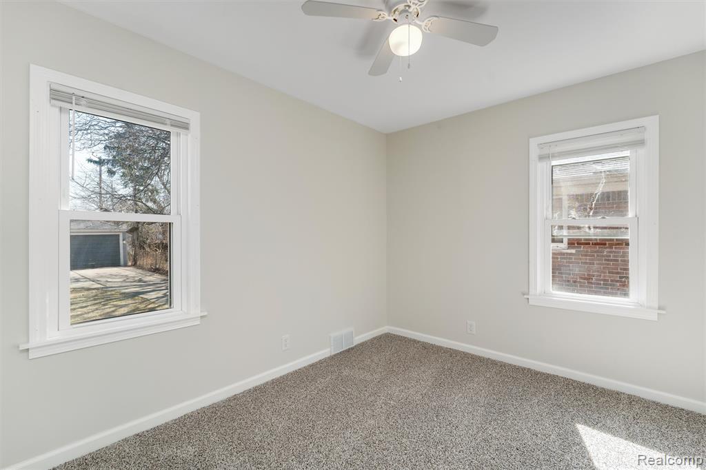 19168 Berden, Grosse Pointe, MI 48236 — Photo 11