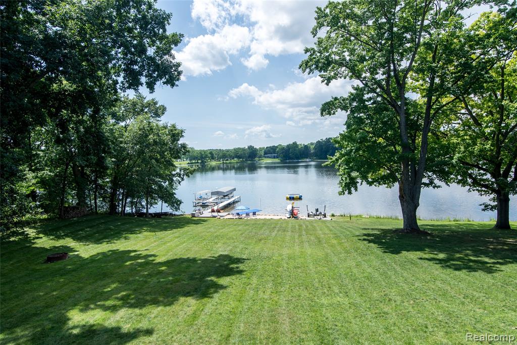 3166 W Beach Lake Drive, Milford, MI, 48380