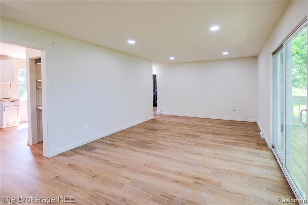 1401 Hillside Drive, Flint, MI 48532 — Photo 8