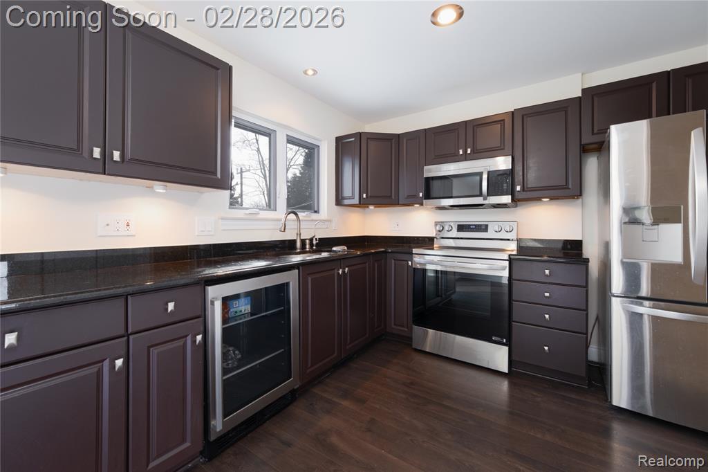 7663 Pleasant Manor Drive, Waterford, MI 48327 — Photo 8