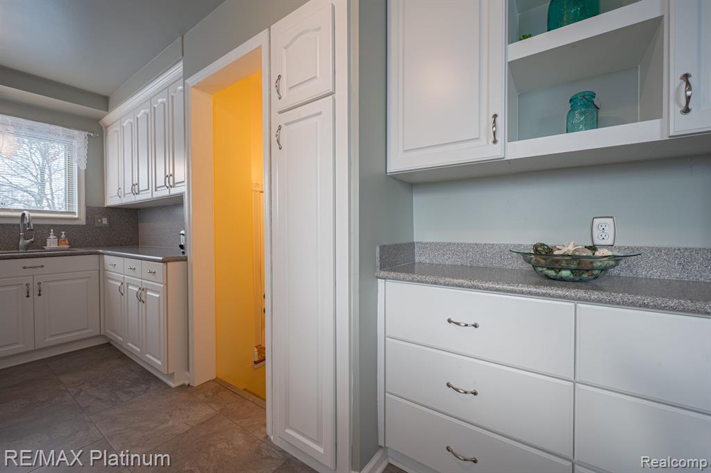 710 MANORDALE Court, Milford, MI 48381 — Photo 20