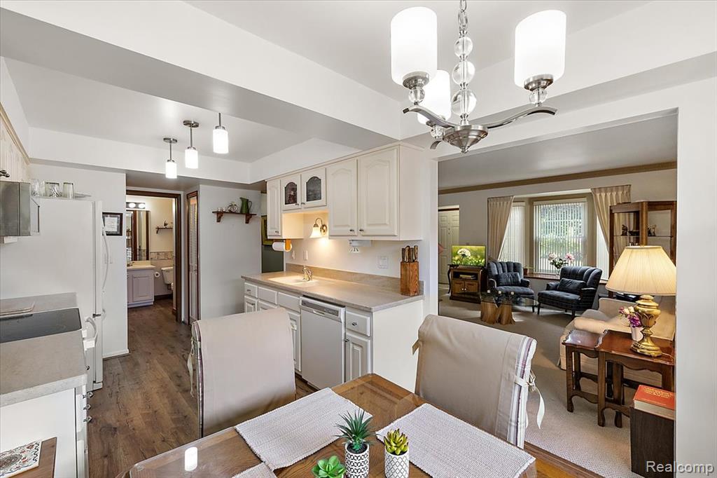 404 Meadow Bridge Drive, Rochester Hills, MI 48307 — Photo 12