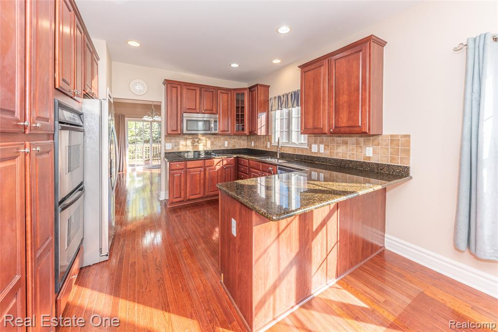 26610 Valhalla Drive, Farmington Hills, MI 48331 — Photo 24