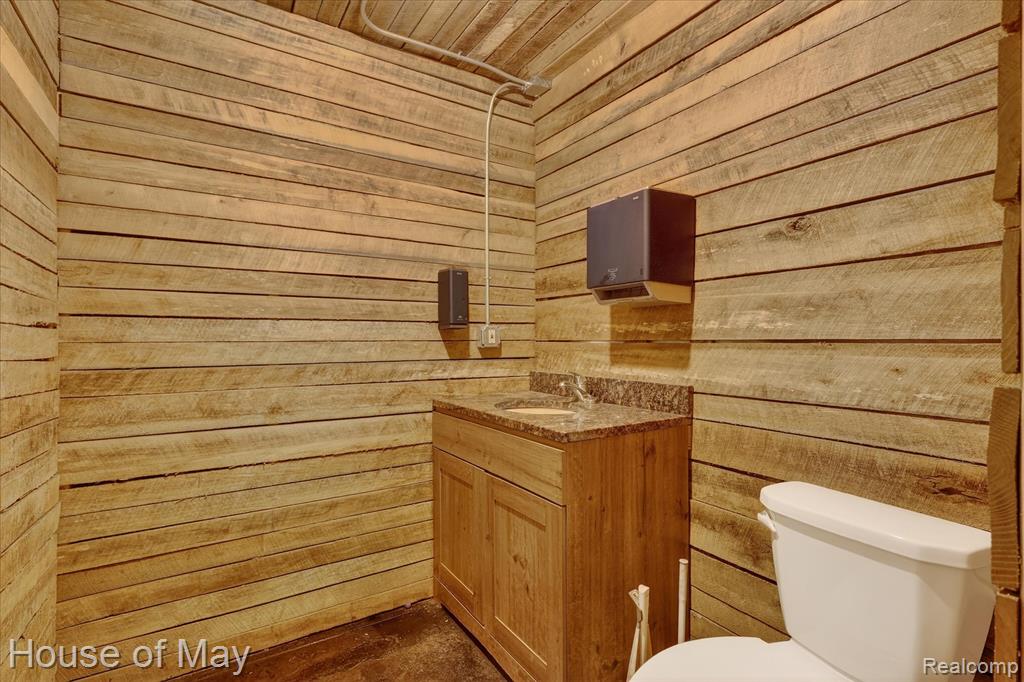 8635 Sterling Heights Drive, Clarksville, MI 48815 — Photo 29