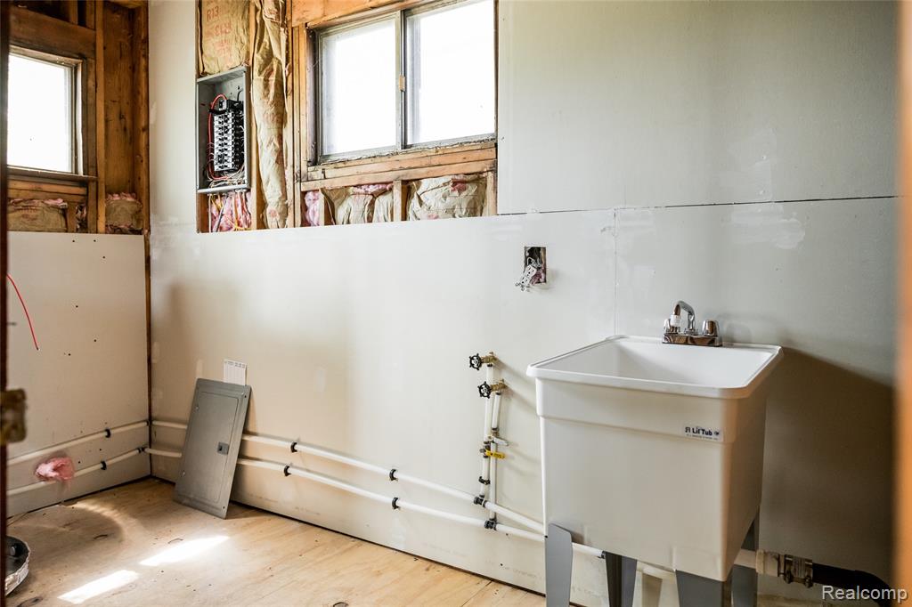 8886 Lorman Street, Detroit, MI 48214 — Photo 9