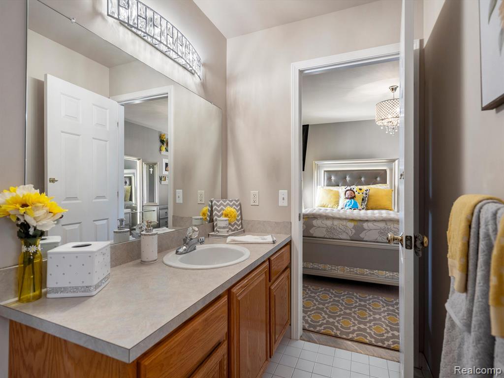 46490 MARINER Drive, Macomb, MI 48044 — Photo 37
