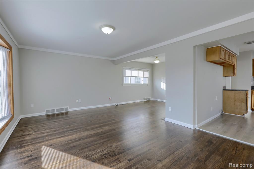 24907 Brittany Avenue, Eastpointe, MI 48021 — Photo 5