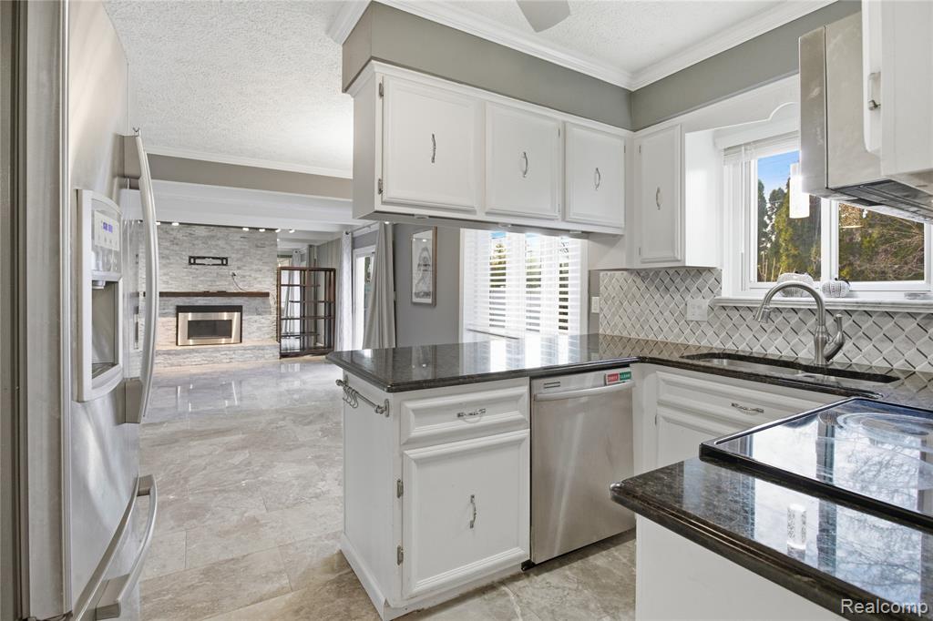 16213 Haverhill Drive, Macomb, MI 48044 — Photo 22