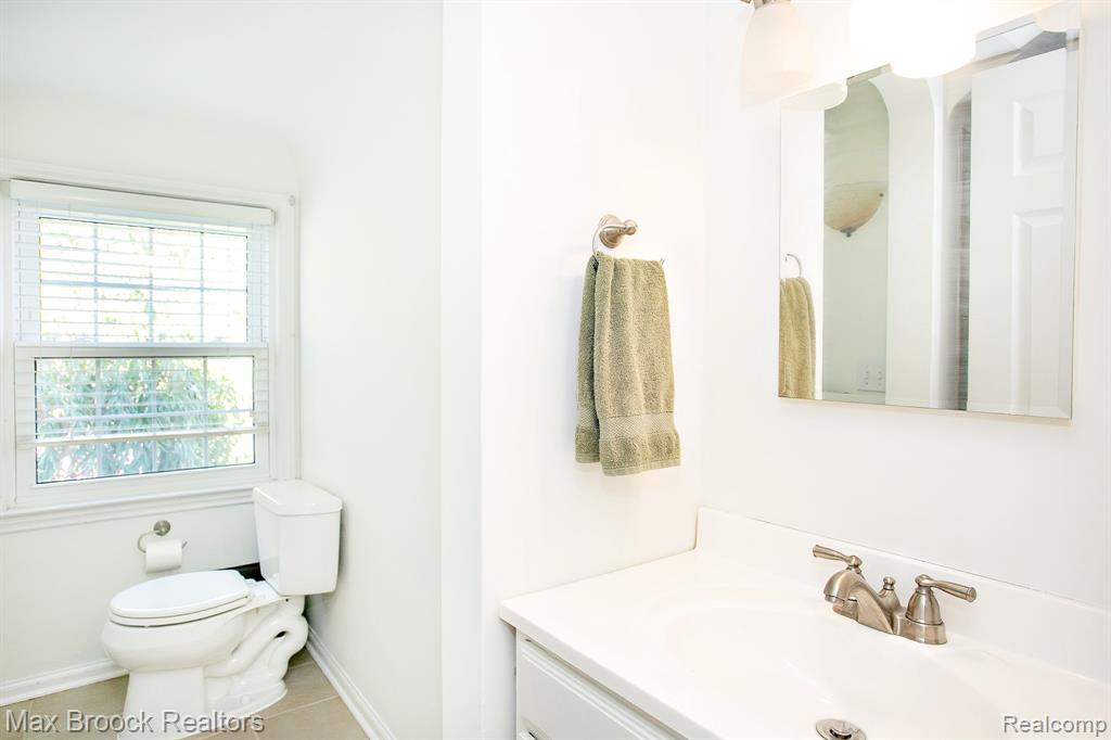 13353 Sherwood Drive, Huntington Woods, MI — Photo 35
