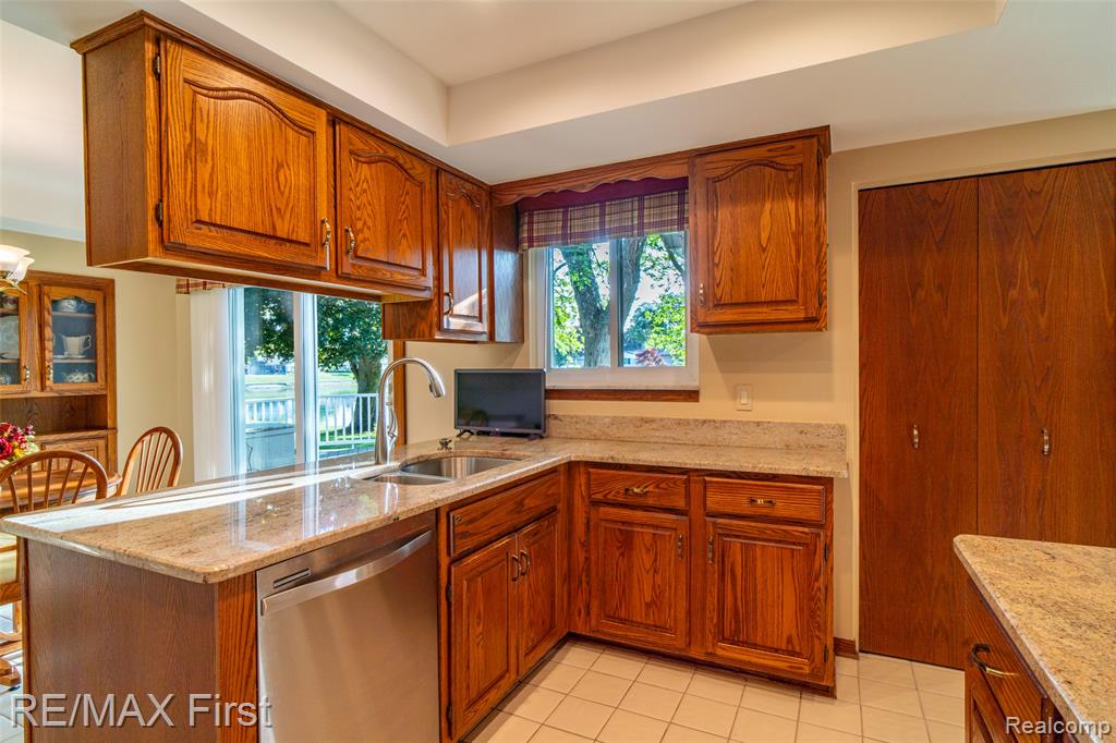 54815 FRANKLIN Drive, Shelby Twp, MI 48316 — Photo 25