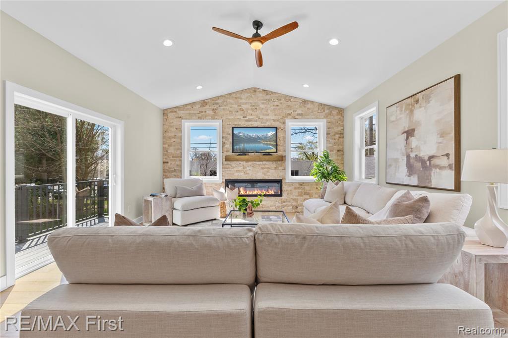 700 Devillen Avenue, Royal Oak, MI 48073 — Photo 13