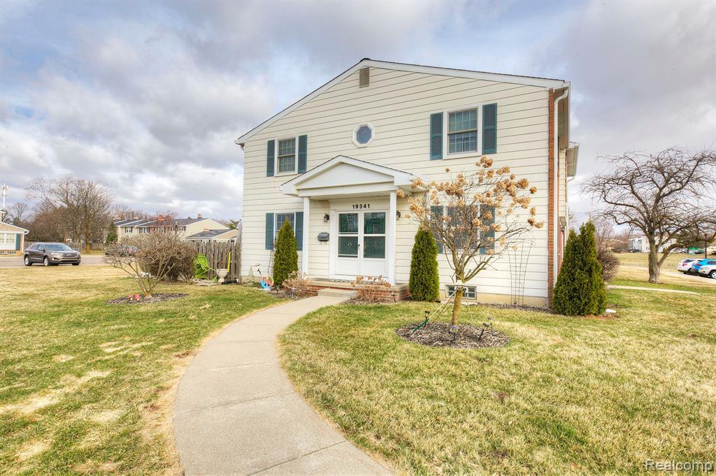 19341 ANDOVER CT, Northville, MI 48167 — Photo 2
