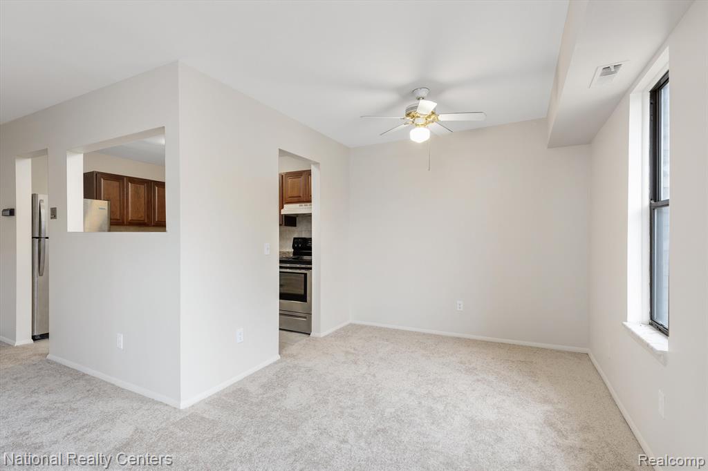 31993 W 12 MILE Road, 211, Farmington Hills, MI 48334 — Photo 6