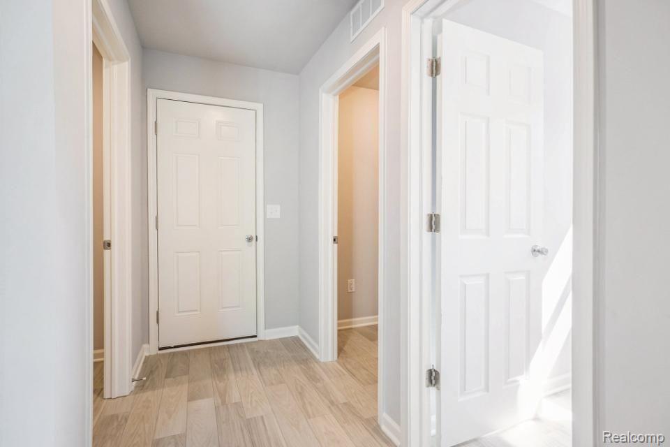 6122 Sage Court, Grand Blanc, MI 48439 — Photo 11
