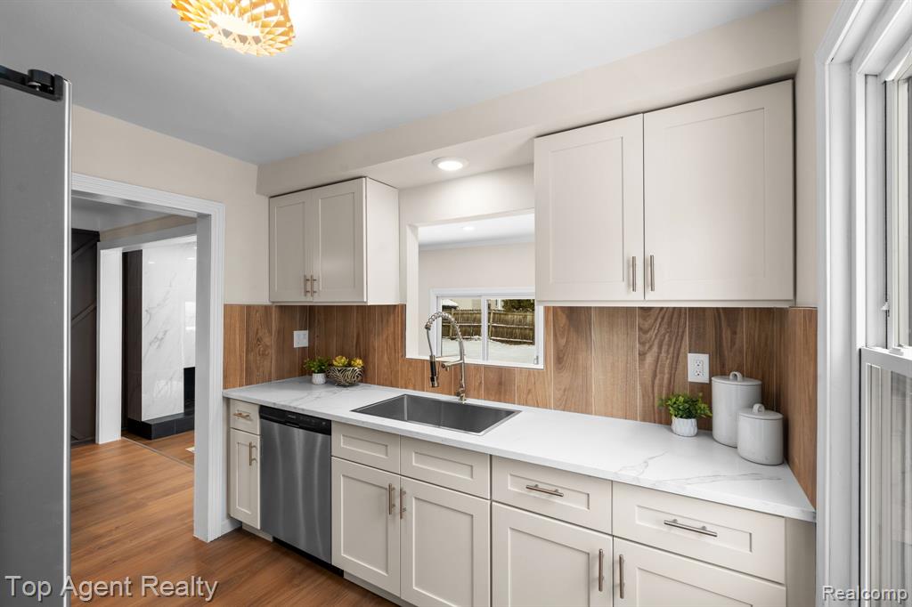 4048 Royal Avenue, Berkley, MI 48072 — Photo 8
