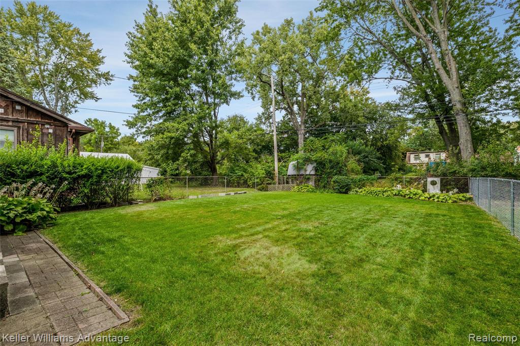 3979 Grindley Park Street, Dearborn Heights, MI 48125 — Photo 35