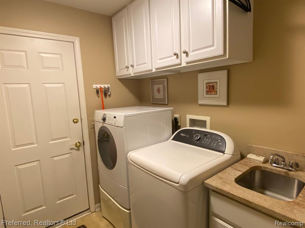8360 OPAL Drive, Westland, MI — Photo 25