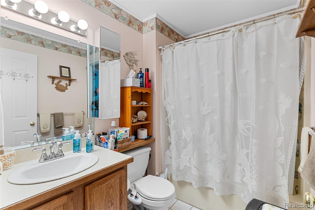 4429 W Edge Way Street, Grand Blanc, MI 48439 — Photo 20
