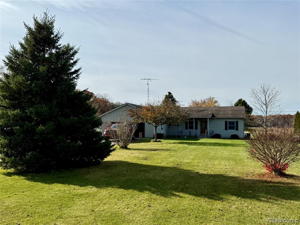 10415 N Genesee Road, Mount Morris, MI 48458 — Photo 2