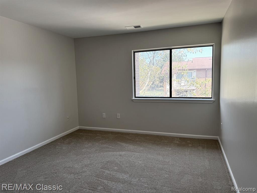 33623 PONDVIEW Circle, Livonia, MI 48152 — Photo 8