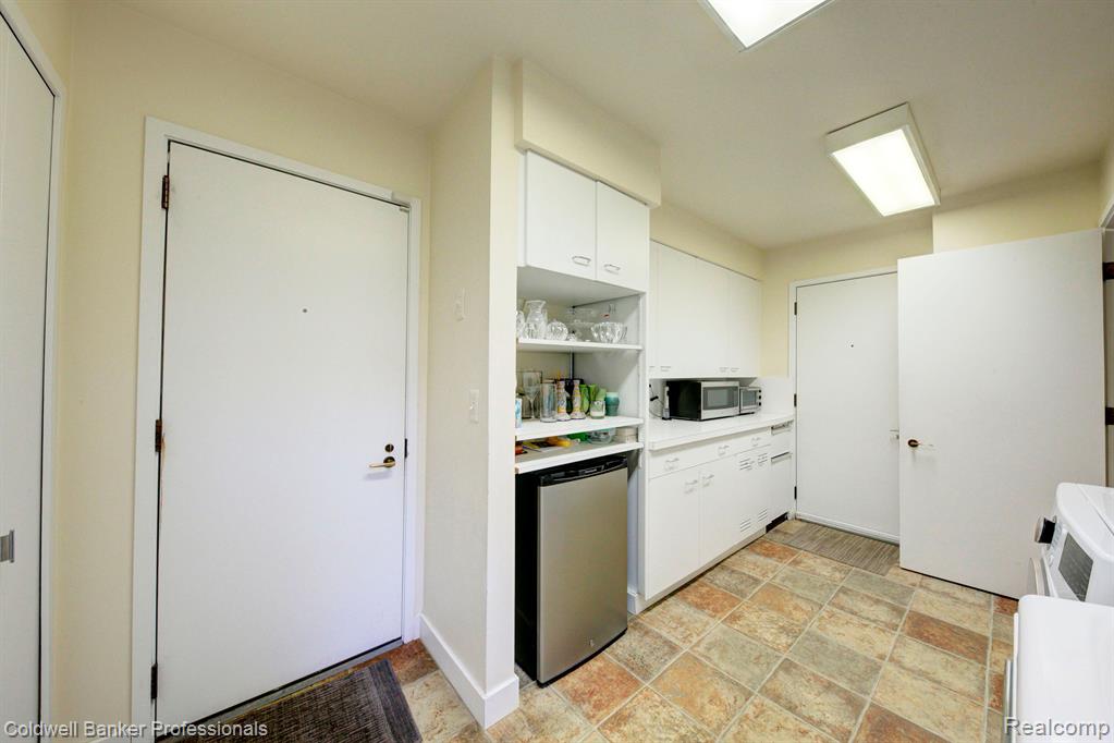 1921 Pine Ridge Lane, Bloomfield Hills, MI 48302 — Photo 44