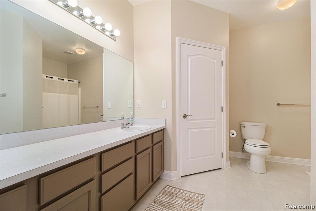 5307 S RIVER Drive, Commerce Twp, MI 48382 — Photo 15