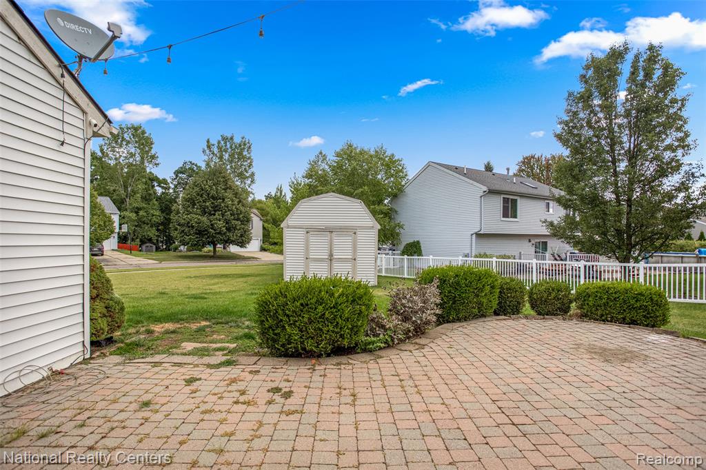 886 Millerway Drive, Fenton, MI 48430 — Photo 15