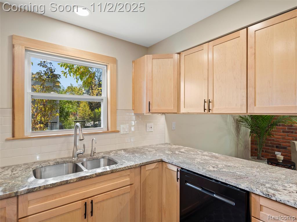 774 Southampton Court, Auburn Hills, MI 48326 — Photo 16