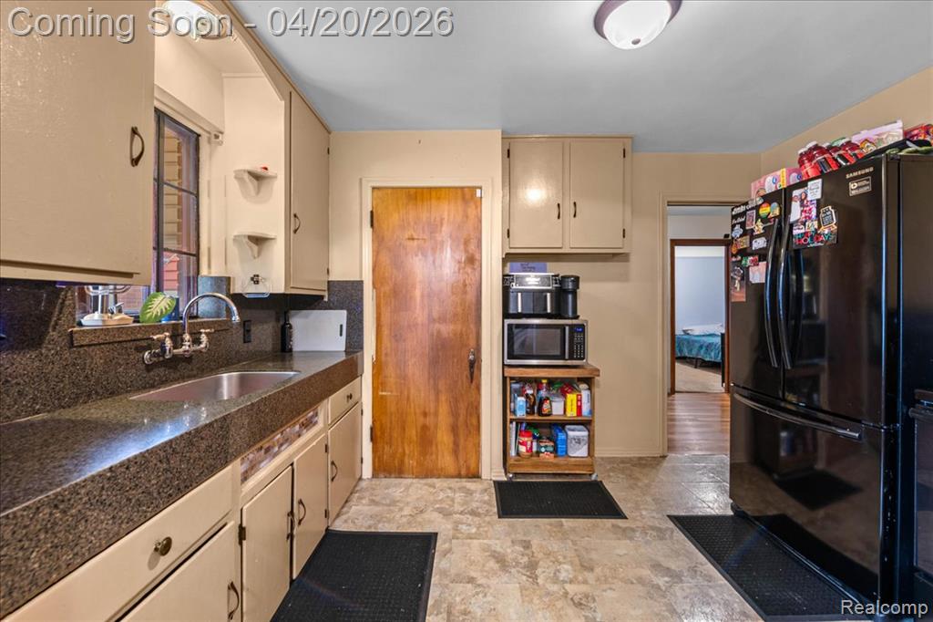 11309 Somerset Avenue, Detroit, MI 48224 — Photo 9