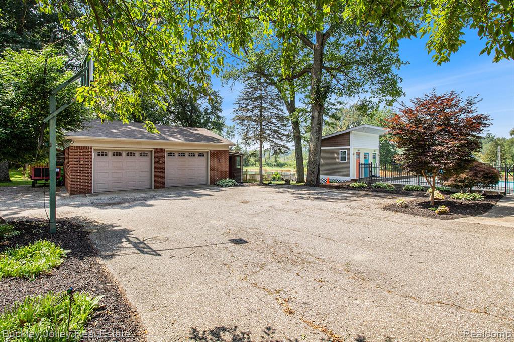 8900 Rickett Road, Brighton, MI 48116 — Photo 28