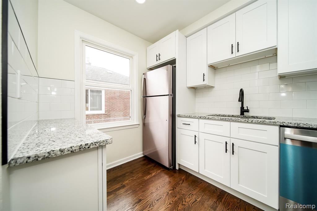 6855 KINGSBURY Street, Dearborn Heights, MI 48127 — Photo 18