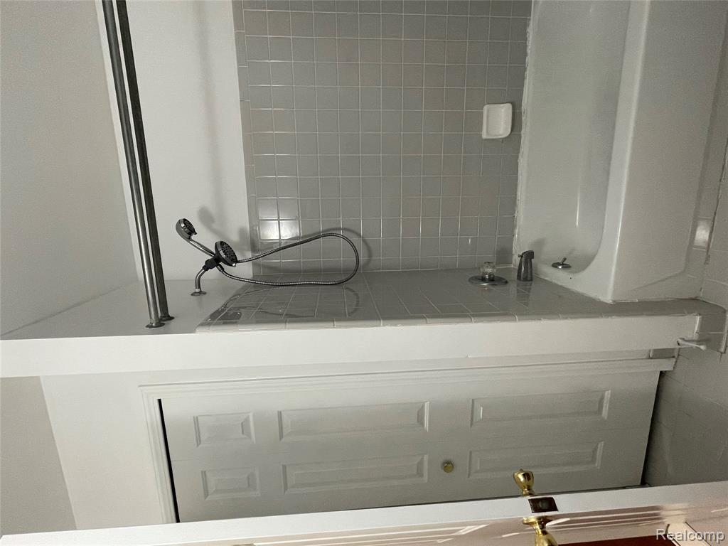 5560 Seabreeze Lane, Sterling Heights, MI 48310 — Photo 16