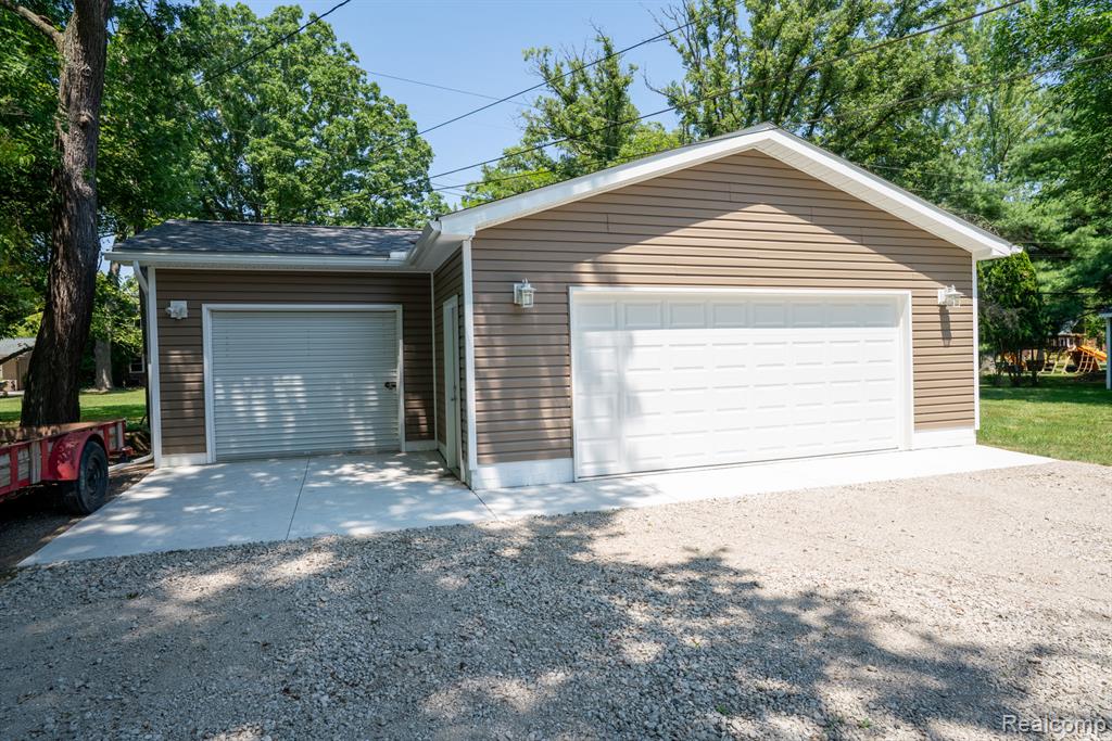 8310 Burning Bush Road, Grosse Ile, MI 48138 — Photo 33