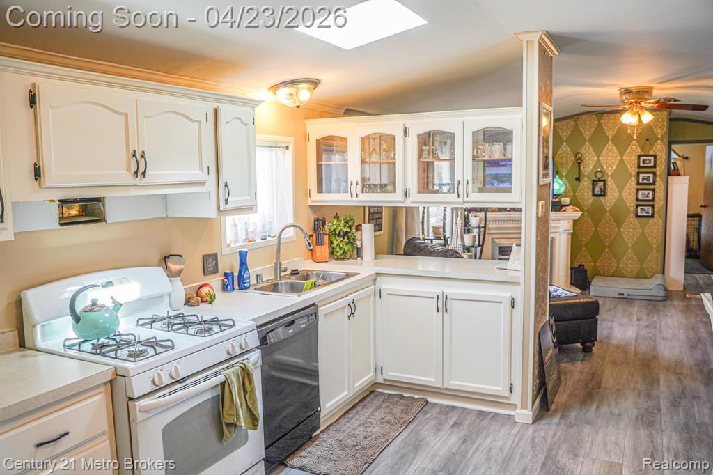 831 N Pontiac Trail, 37, Walled Lake, MI 48390 — Photo 4